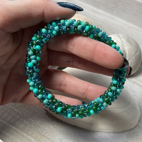 Aqua and teal crocheted bracelet - Picture 5 of 6